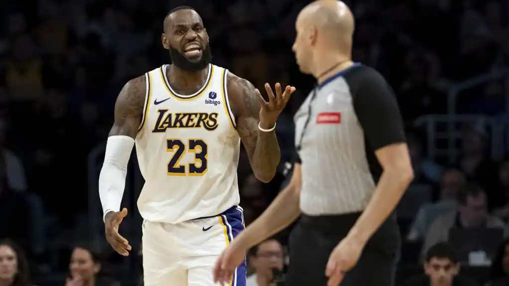 Lebron Džejms propušta utakmicu Lejkersa protiv Minesote zbog simptoma sličnih gripu