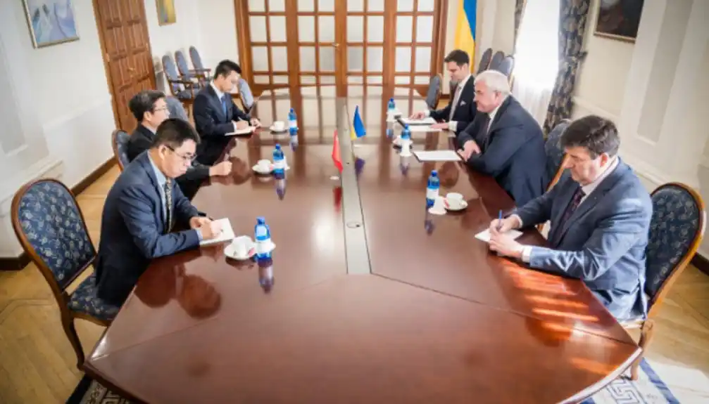 MIP Ukrajine i kineski ambasador razgovarali o izgledima za učešće Pekinga na Samitu mira