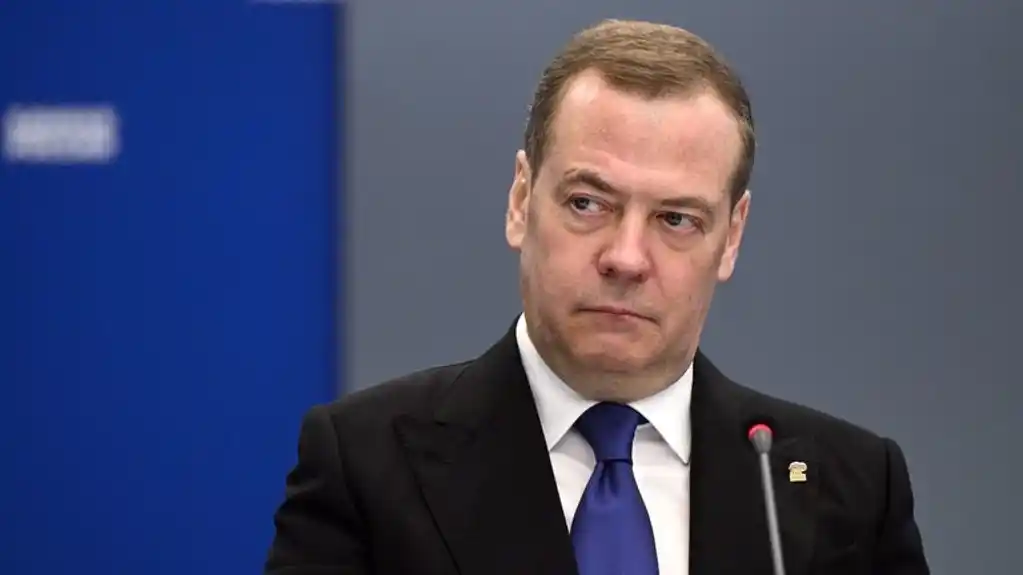 Medvedev: Moskva bi mogla da zapleni privatnu američku imovinu u Rusiji