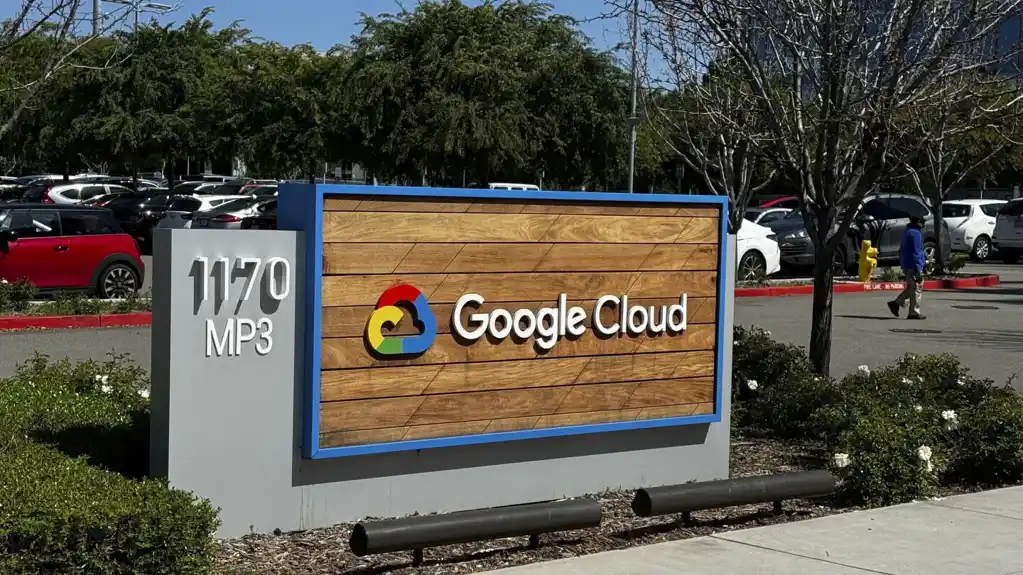Otpušteni radnici Gugla koji su izbačeni zbog protesta podneli su žalbu regulatorima za rad