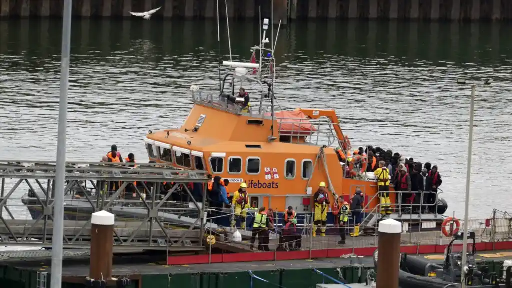 Prevrnuo se brod u Lamanšu, poginulo najmanje 12 migranata