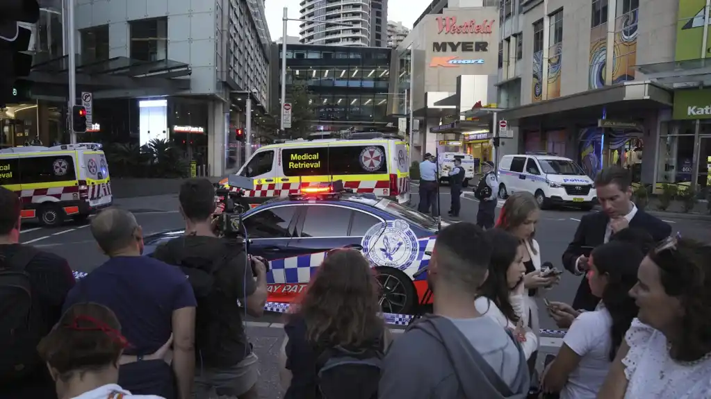 Napad nožem u tržnom centru u Sidneju: Najmanje šest žrtava, policija upucala napadača