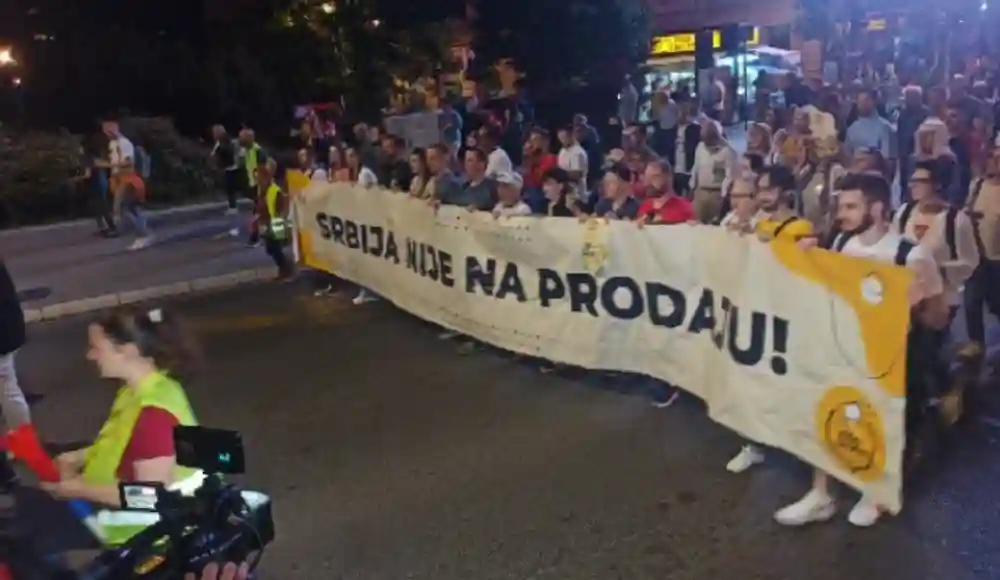 Protest ispred RTS-a zbog Rio Tinta: „Srbija nije na prodaju“