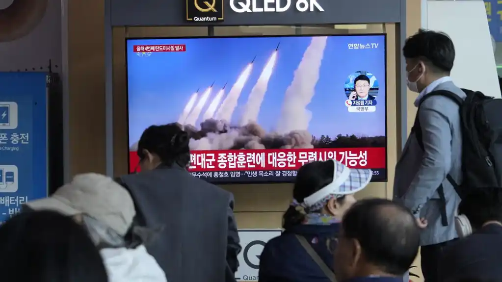 Kim Džong Un nadgleda lansiranje raketa koje simuliraju nuklearni protivnapad