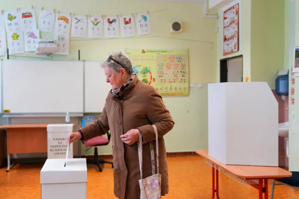 Drugi krug izbora: Slovačka večeras dobija novog predsednika