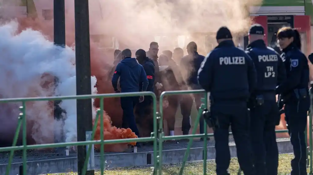 Nemačka policija vežba sa „fudbalskim huliganima“ pred Evropsko prvenstvo