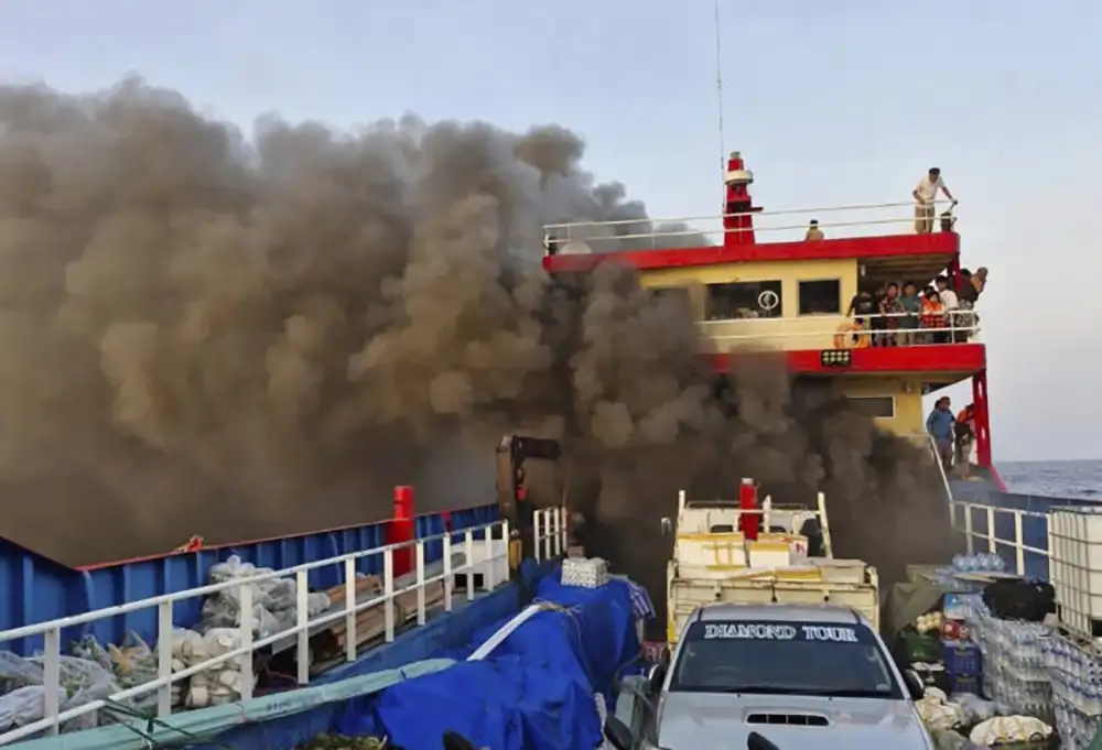 Požar na trajektu u Tajlandskom zalivu