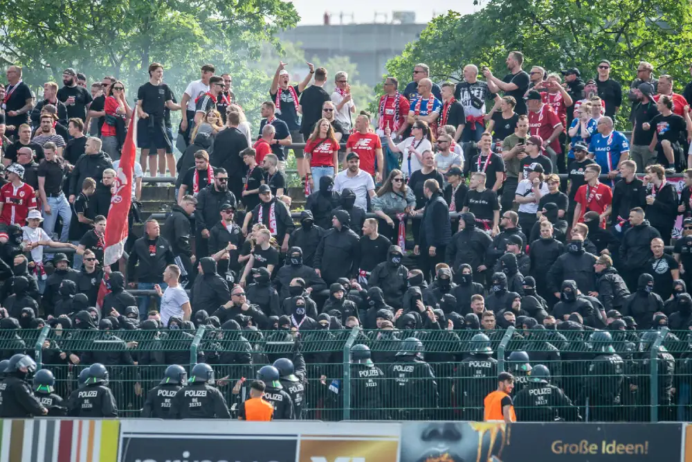 Haos u Berlinu u četvrtoj ligi, povređeno 155 policajaca