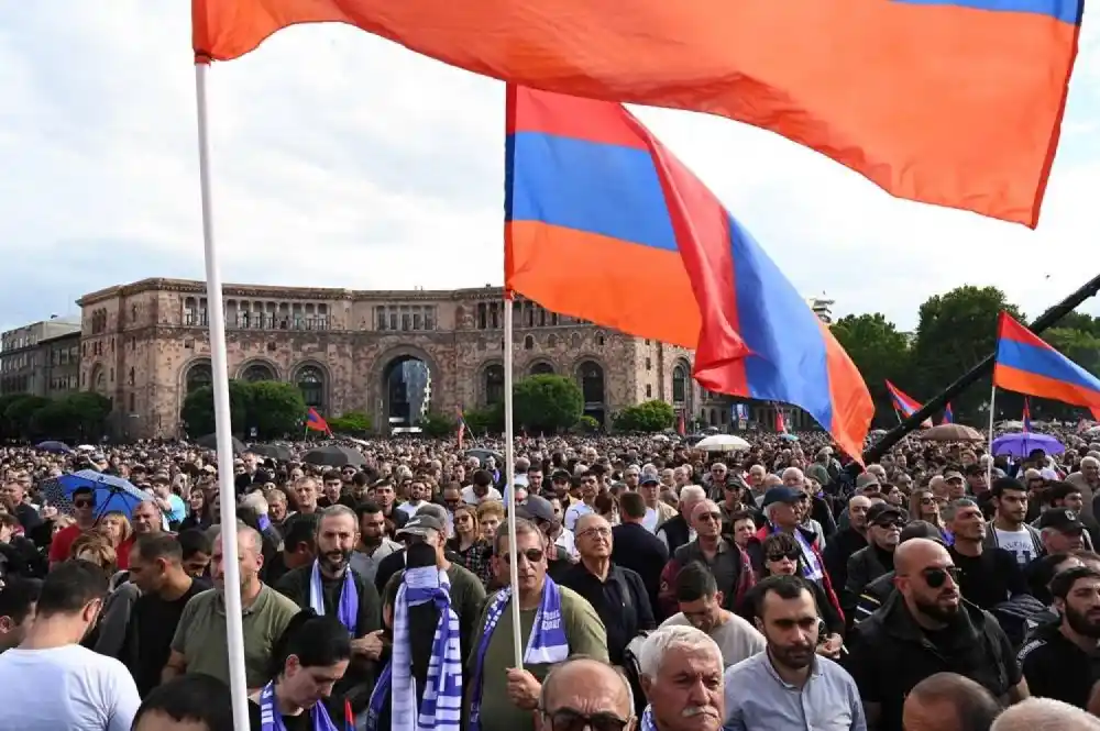 Jermeni su se okupili u centru prestonice tražeći ostavku premijera