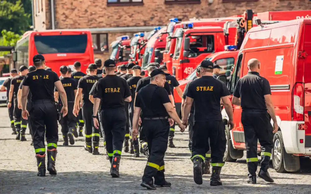 U požaru izgoreo skoro ceo tržni centar sa 1.400 lokala u Varšavi