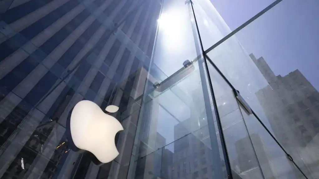 Apple suočen sa najvećim kvartalnim padom prodaje iPhone-a od početka pandemije