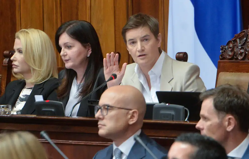 Ana Brnabić isključila Borislava Novakovića sa sednice, izrekla i dve opomene