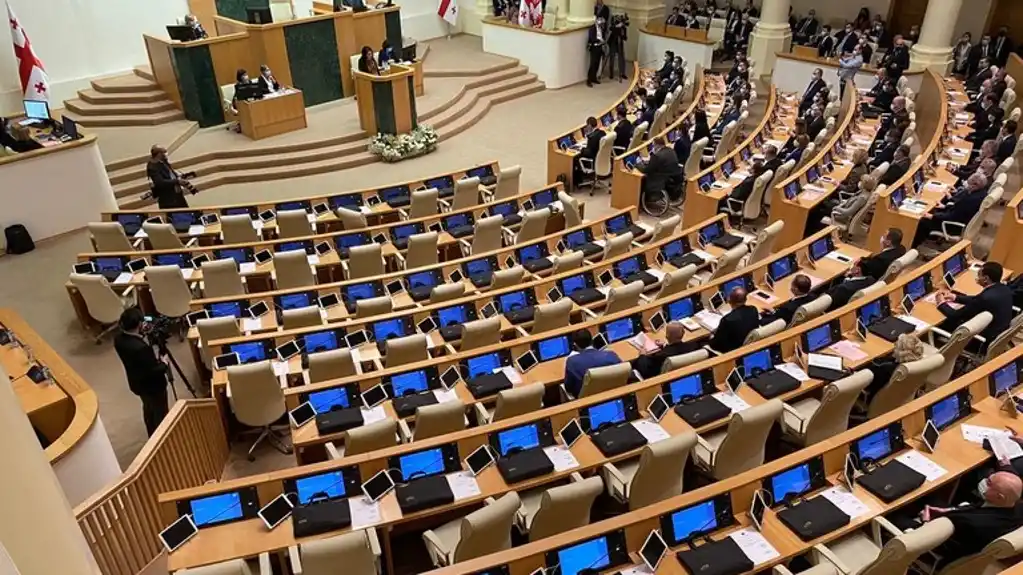 Gruzijski parlament nadjačao je predsednikov veto na zakon o „stranim agentima“