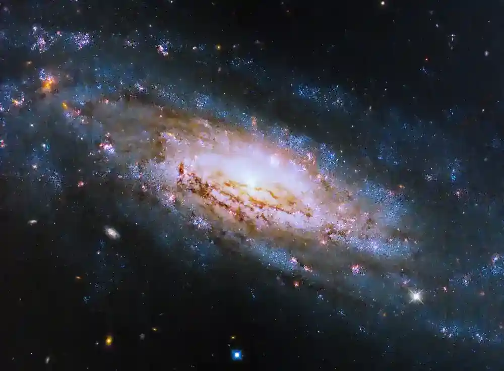 Habl posmatra galaksiju sa proždrljivom crnom rupom