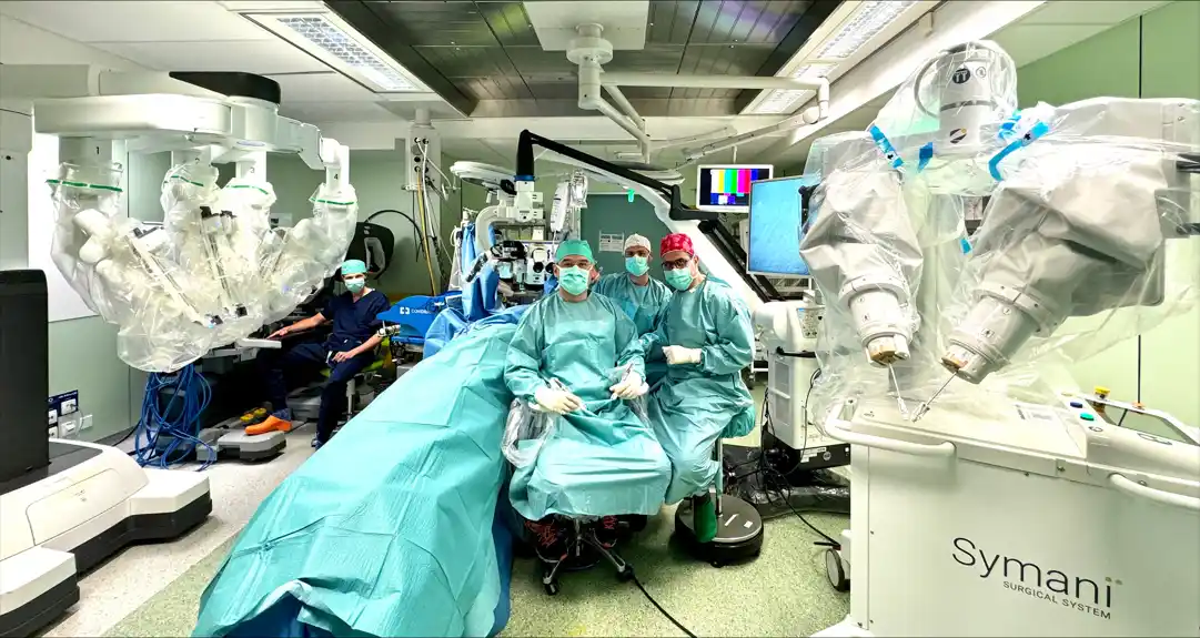 Hirurzi izvode prvu dvostruku robotsku operaciju na pacijentkinji sa limfedemom nakon operacije dojke