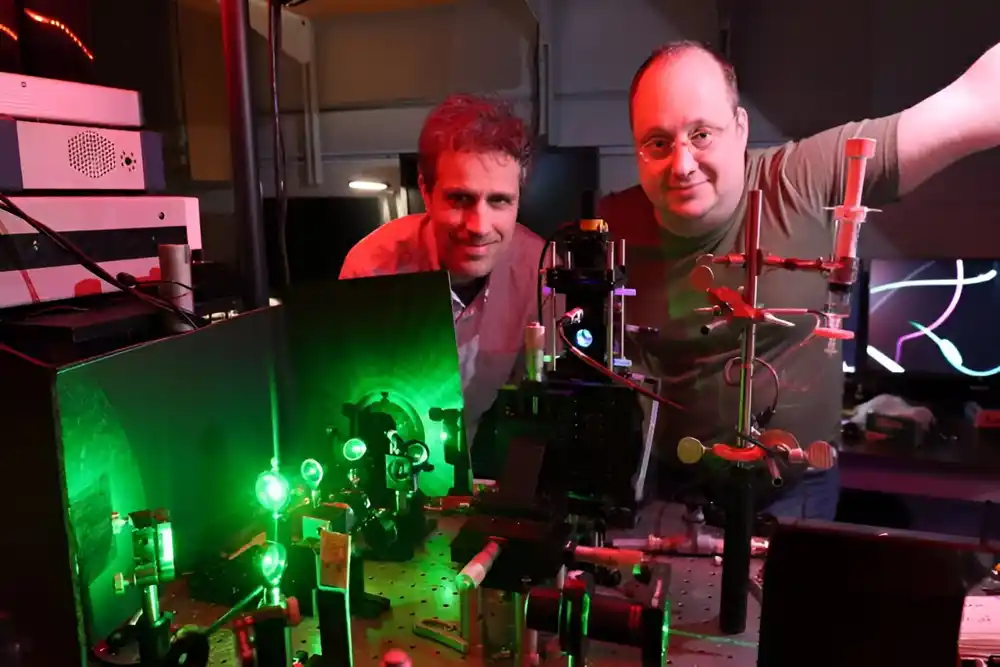 Istraživački tim otkriva novo svojstvo svetlosti