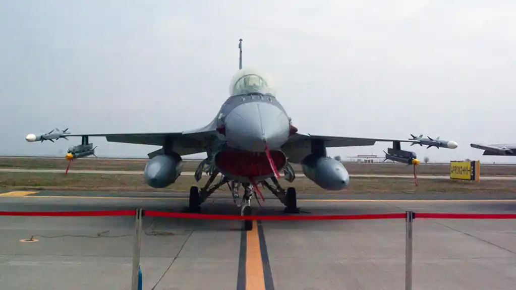 Kijev će dobiti prvi od Zapadnih F-16 „u roku od nekoliko nedelja“