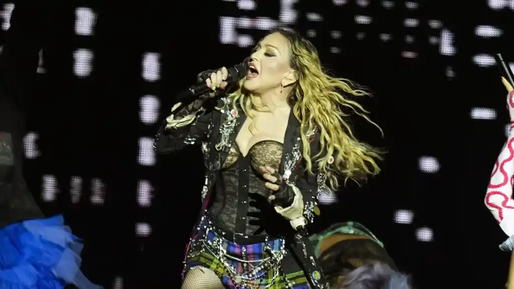 Madona održala besplatan koncert u Riju, pretvarajući plažu Kopakabana u ogroman plesni podijum