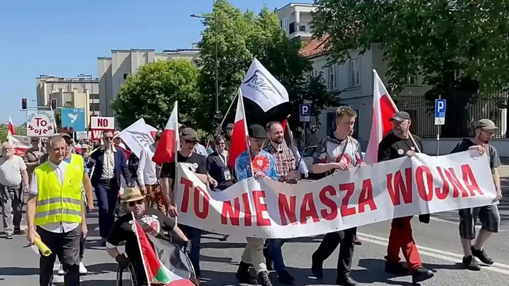 „Nije naš rat“: Poljaci marširaju protiv pomoći Ukrajini