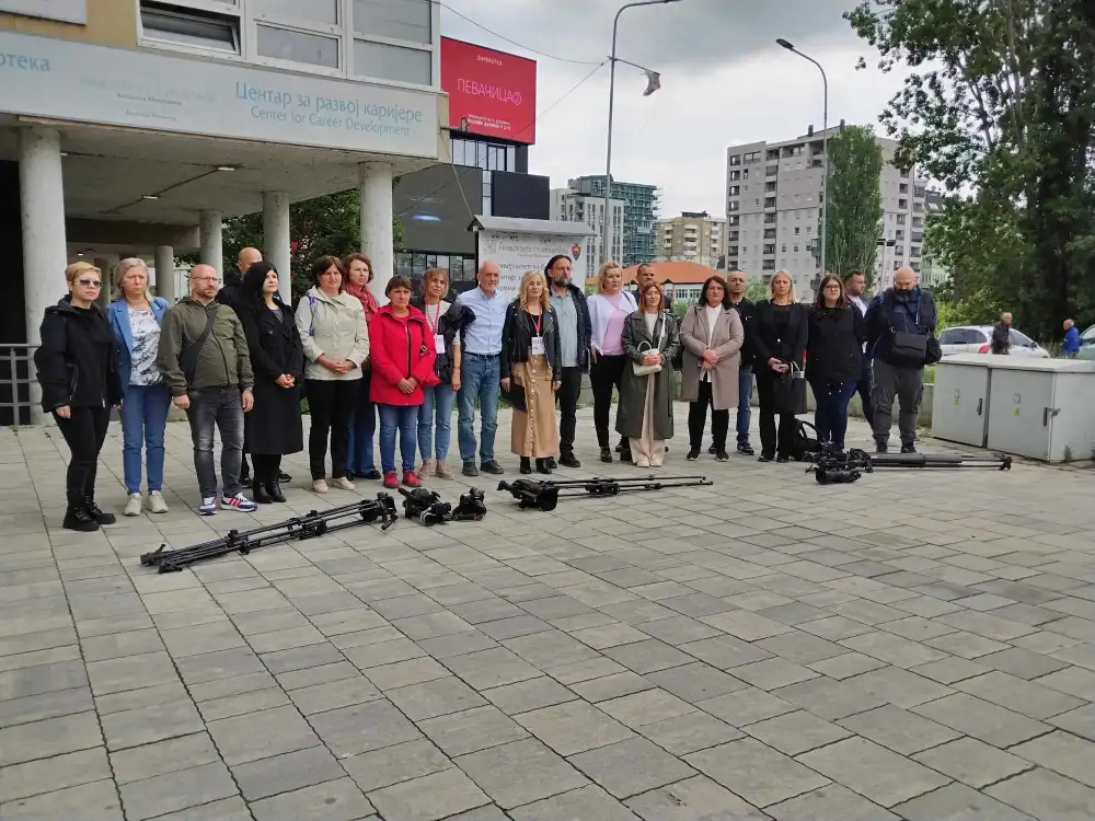 Protest novinara „Jedinstva“ u Kosovskoj Mitrovici