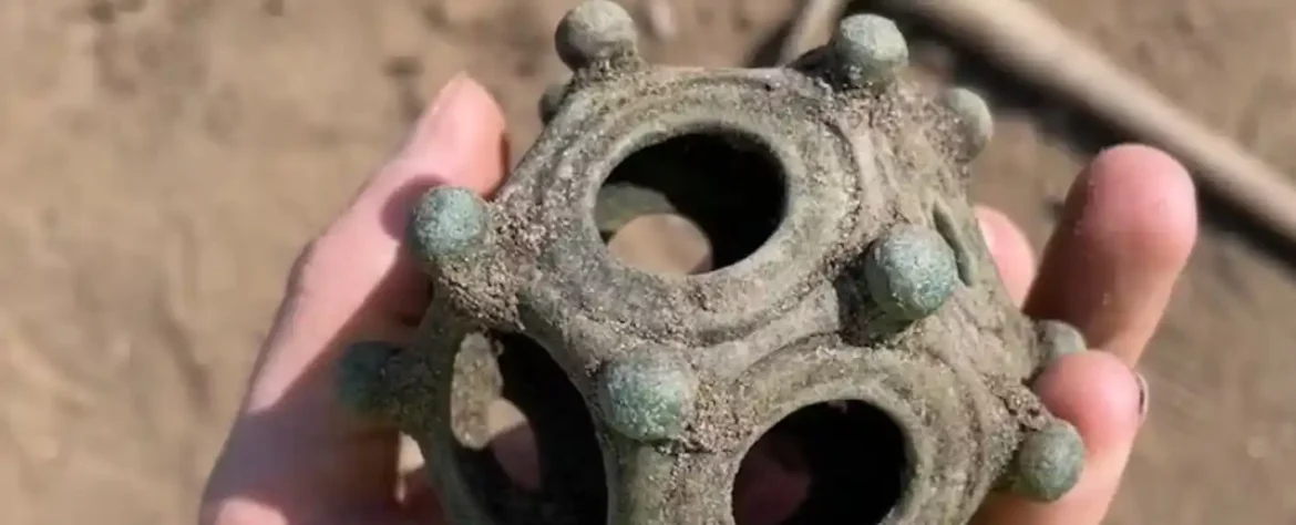 Retki rimski dodekaedar pronađen u Engleskoj zbunjuje arheologe