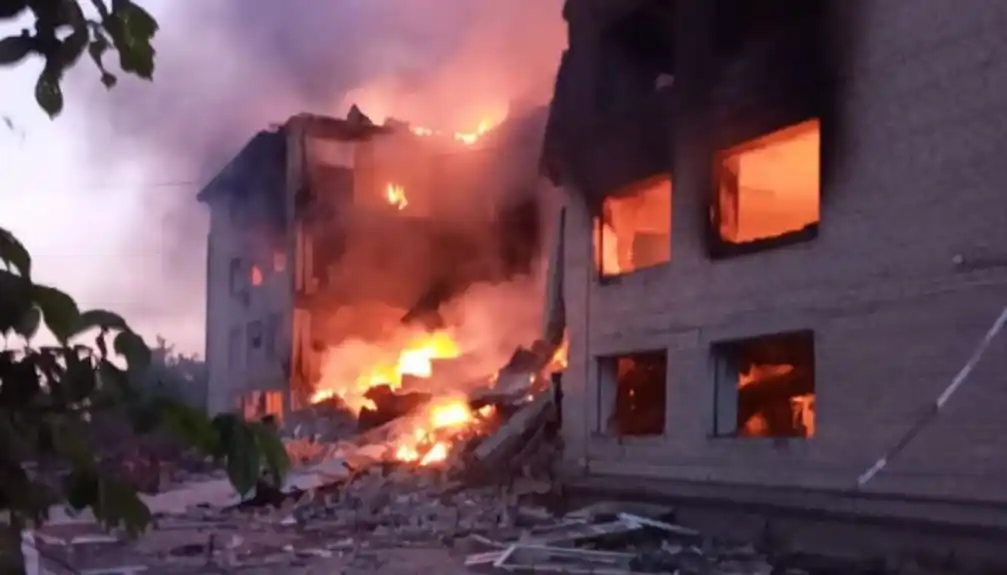 Rusija zasula eksplozivom Berislav, izbili požari