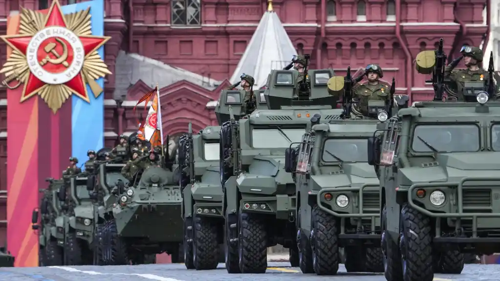 Putin u centru patriotskog slavlja Dana pobede