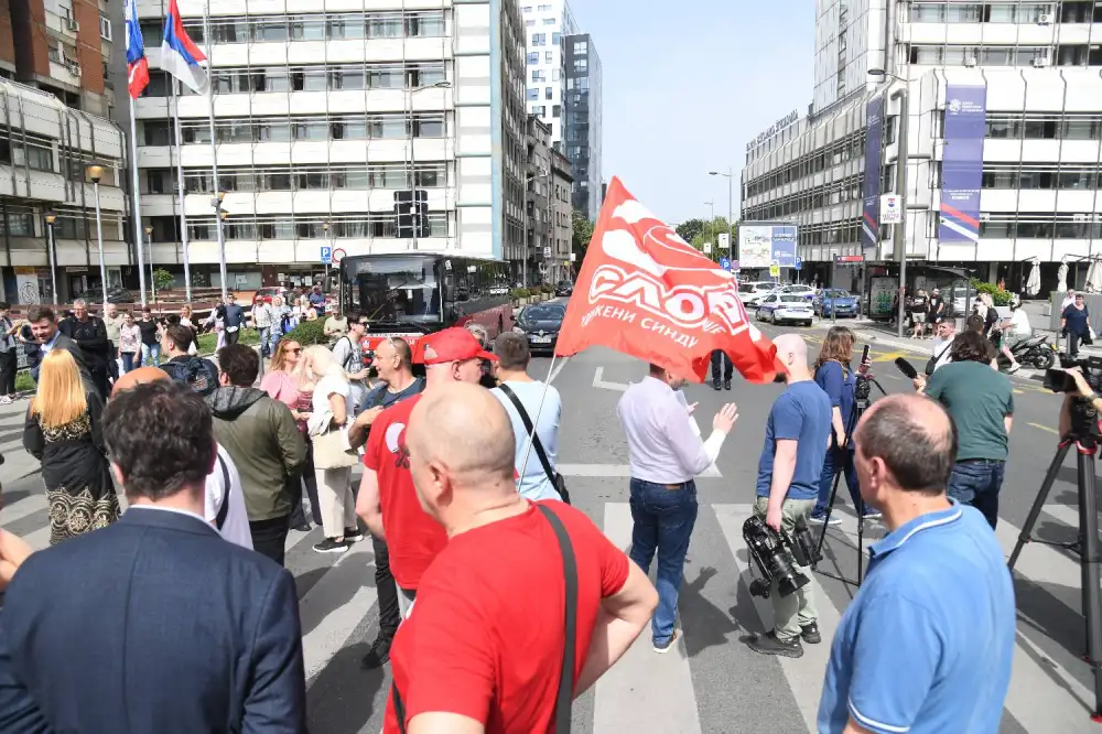 Sindikati GSP: Blokade nije bilo zbog pritiska, u ponedeljak protestna šetnja Brankovim mostom