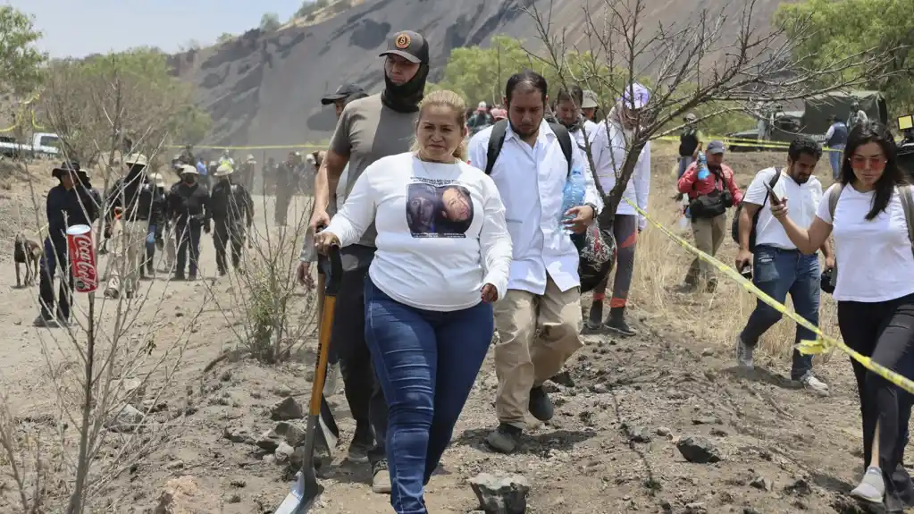 Tragači pronalaze ugljenisanu jamu na periferiji Meksiko Sitija koja bi mogla biti tajni krematorijum