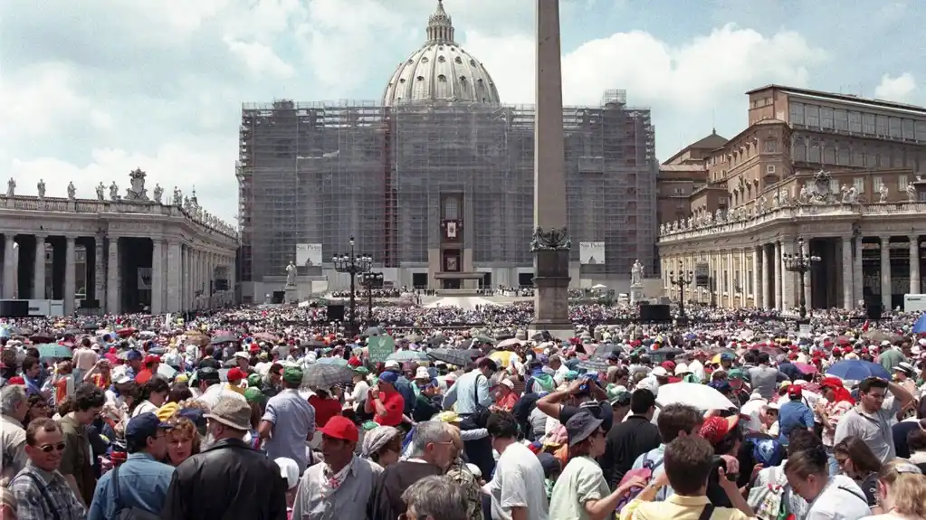 Vatikan priprema spektakularnu ceremoniju uoči Svete godine: Očekuje se dolazak 32 miliona hodočasnika