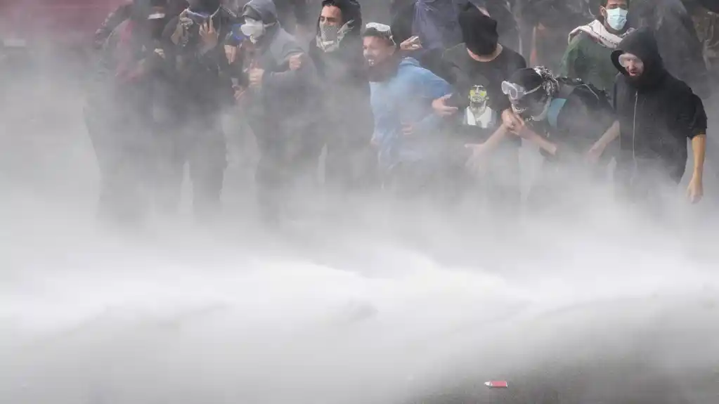 Argentinska policija rasterava demonstrante vodenim topovima uoči ključnih glasanja u Senatu