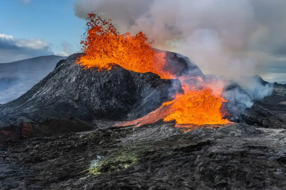 Erupcija vulkana na Filipinima, najmanje 2.800 ljudi evakuisano