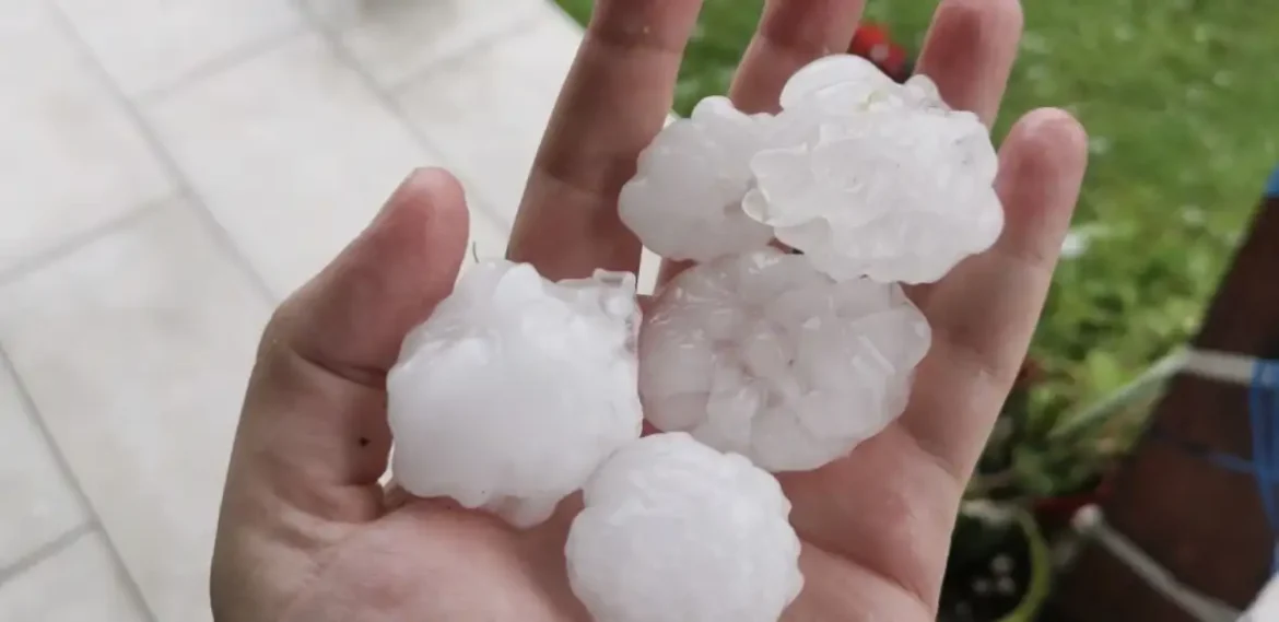 Nevreme se sručilo na Požegu i Čačak, pao grad veličine jajeta