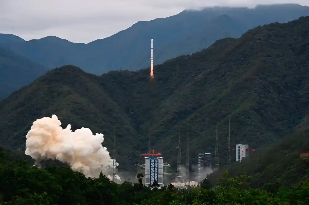 Kina i Francuska lansiraju satelit da bolje razumeju univerzum