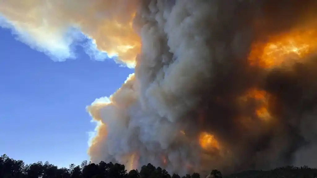 Kiše pomažu vatrogascima da se izbore sa velikim požarima u južnom Novom Meksiku