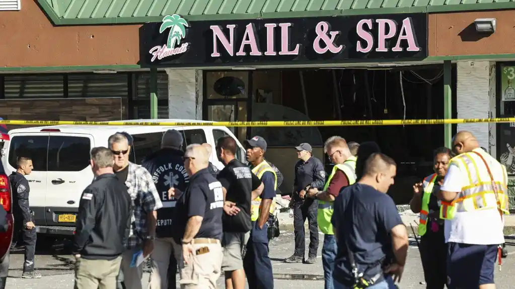 Minivan udario u salon za nokte na Long Ajlendu: Četvoro mrtvih, devetoro povređenih
