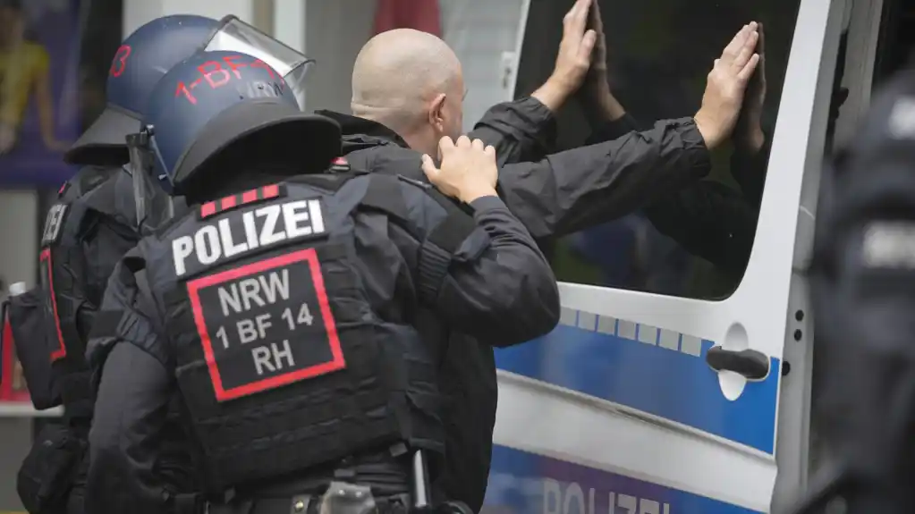 Nemačka policija intervenisala kako bi sprečila sukobe navijača Engleske i Srbije pred utakmicu Eura 2024