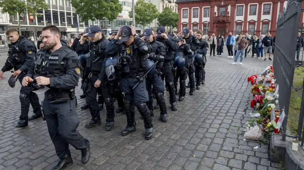 Nemački policajac preminuo od rana zadobijenih u napadu nožem