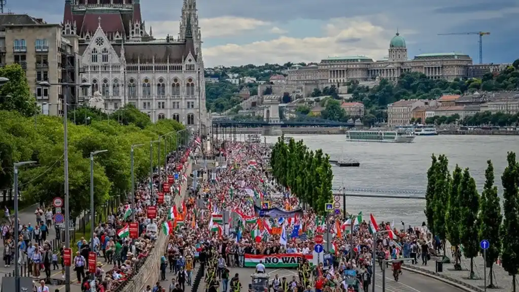 Ogroman antiratni miting u glavnom gradu Mađarske