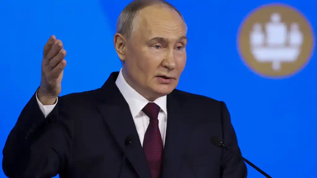 Putin i predsednik Zimbabvea diskutuju o nuklearnoj diplomatiji na forumu u Sankt Peterburgu