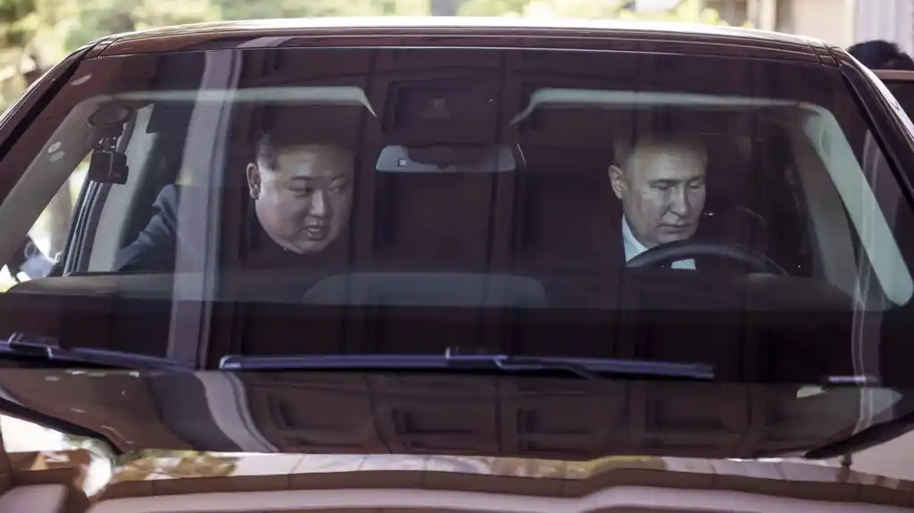 Fotografije iz Pjongjanga pružaju retki uvid u život Severne Koreje i susret Kima i Putina