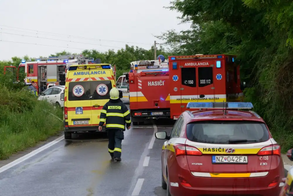 Petoro ljudi poginulo u sudaru voza i autobusa u Slovačkoj