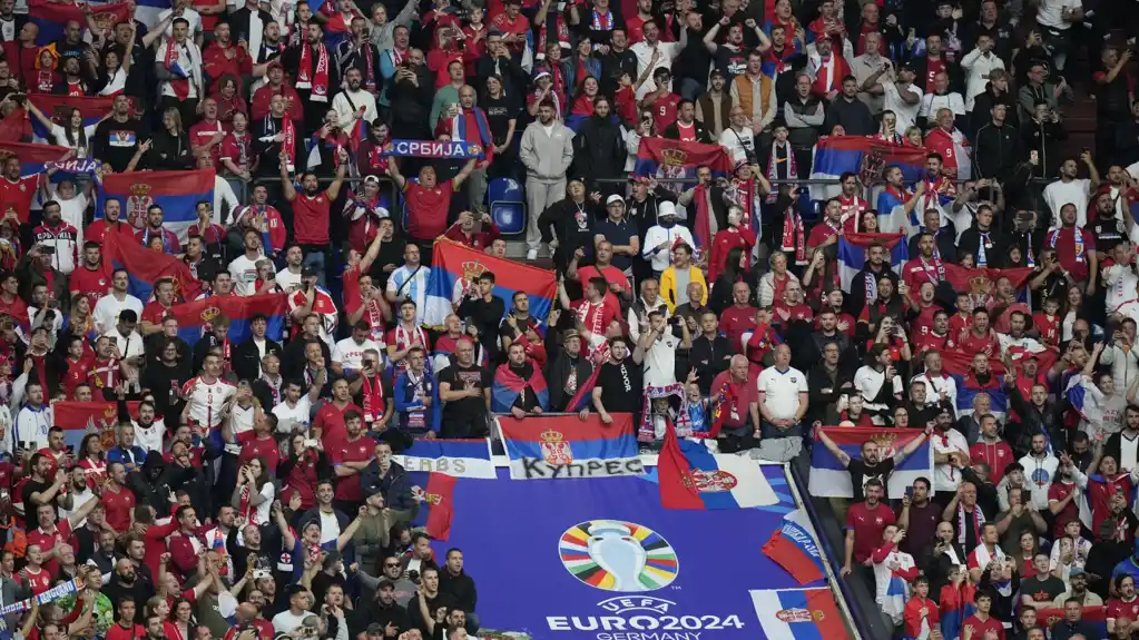 UEFA kaznila Albaniju i Srbiju sa 10.700 dolara za nacionalističke transparente na utakmicama Eura 2024