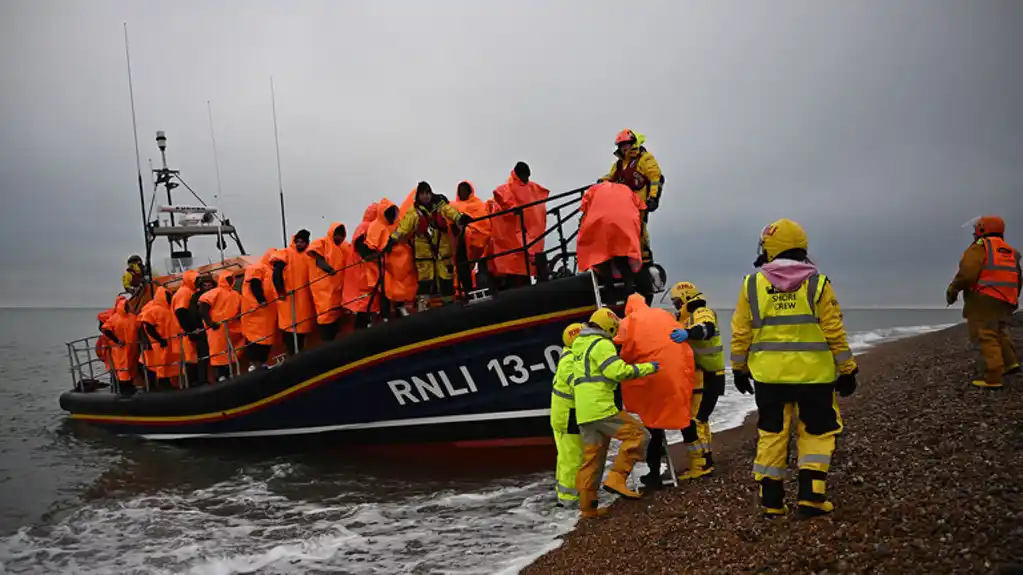 UK će sledećeg meseca deportovati azilante u Afriku