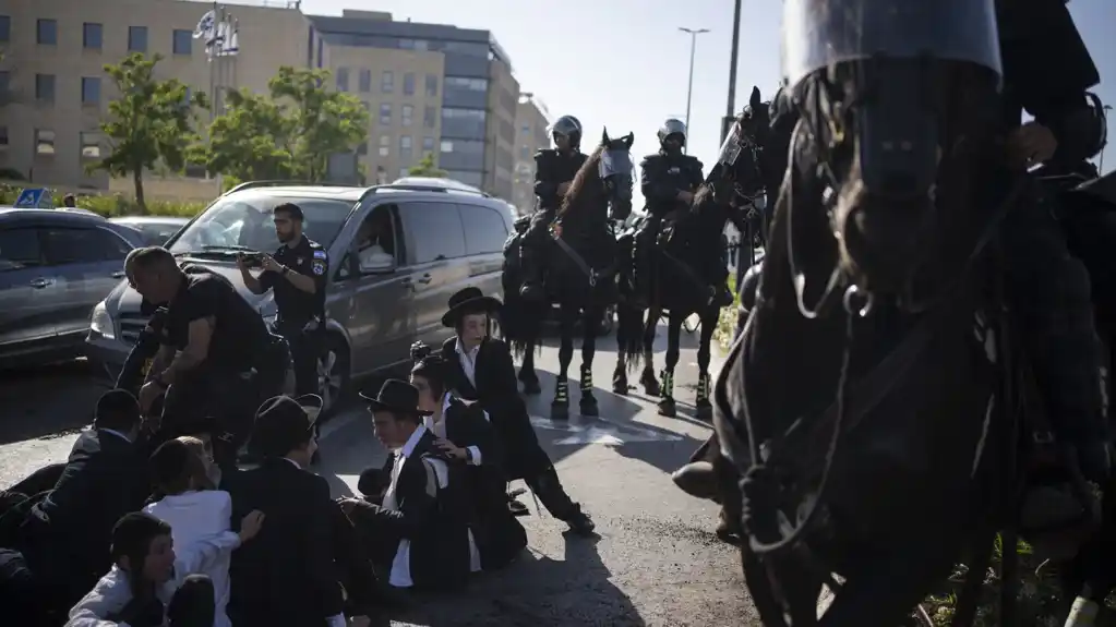 Ultraortodoksni demonstranti blokirali puteve u Jerusalimu tokom rasprave Vrhovnog suda o vojnom izuzeću