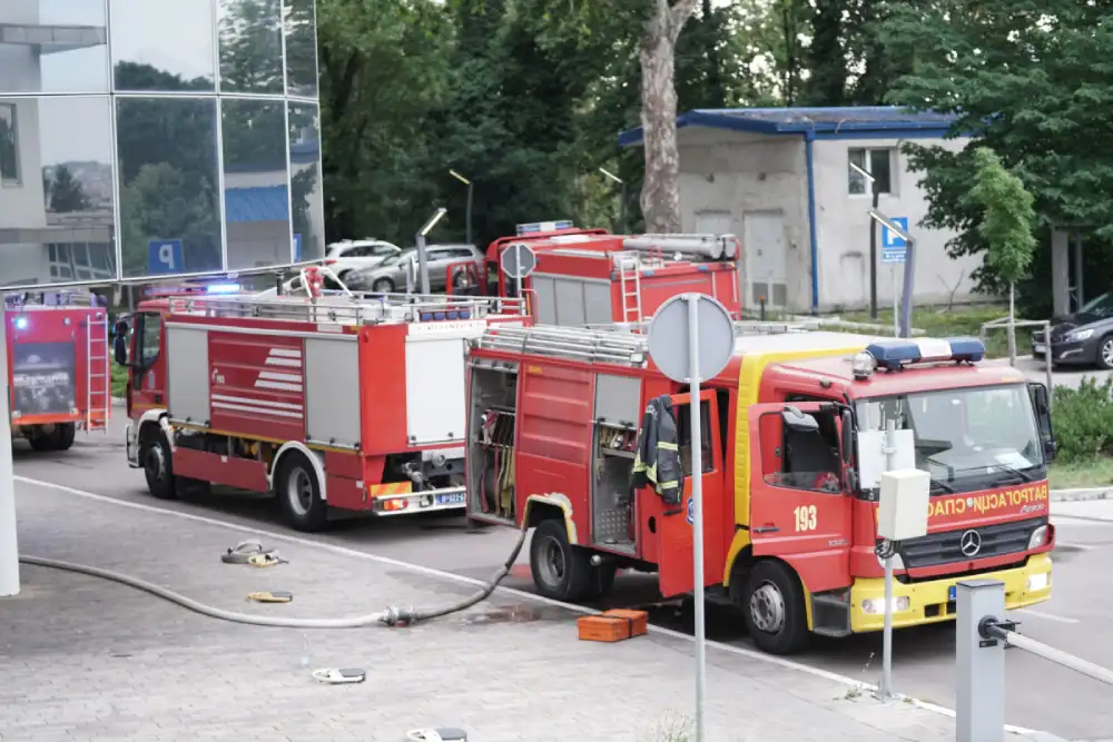 Požar u bolnici „Dr Dragiša Mišović“: Na teren izašlo 14 vatrogasaca