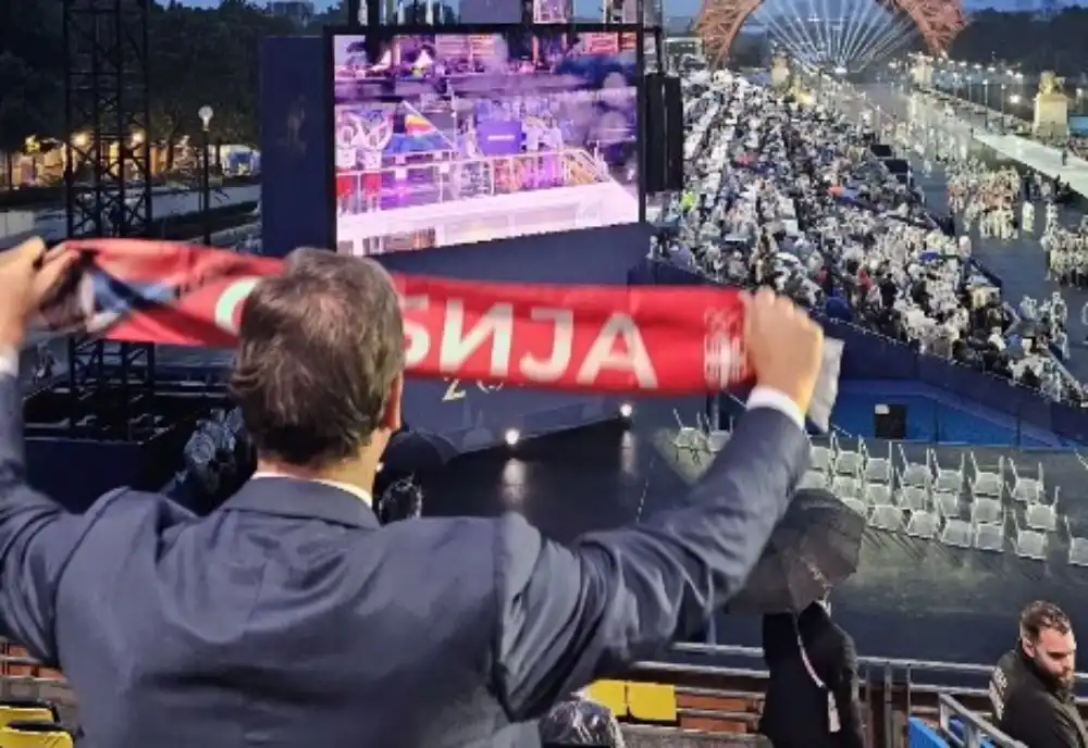 Vučić pozdravio olimpijski tim Srbije na ceremoniji otvaranja Igara u Parizu