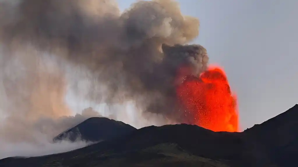 Zatvoren aerodrom u Kataniji zbog nove erupcije Etne