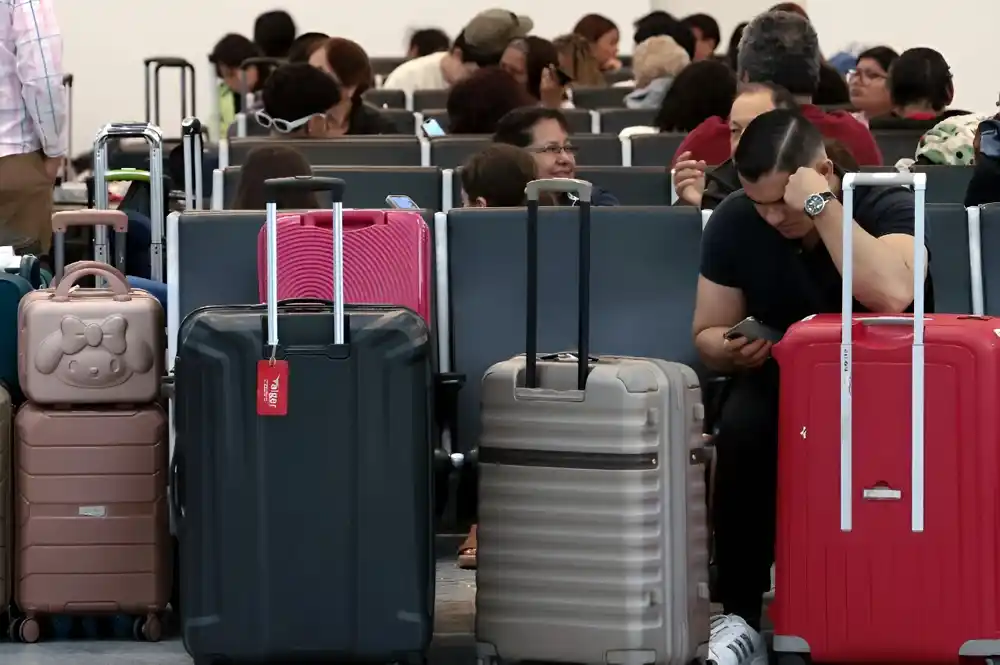 Avio-kompanije nastavljaju sa radom nakon što je globalni IT pad izazvao haos