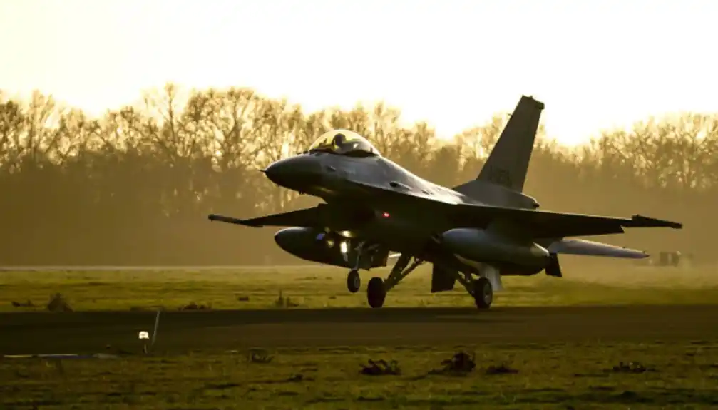 Demokrate u Predstavničkom domu pozivaju Pentagon da proširi obuku za F-16 za Ukrajince